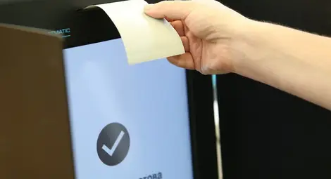 Експериментът на ЦИК: Гласуваме на машина за около минута