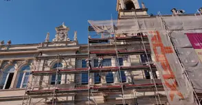 Реставрацията на Доходното се подновява от една от двете кули