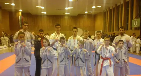 Каратистите на &bdquo;Ипон&ldquo; с 10 турнирни медала