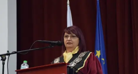 Пълните отличници и първенците на специалности на Випуск 2025 на Русенския университет получиха своите дипломи