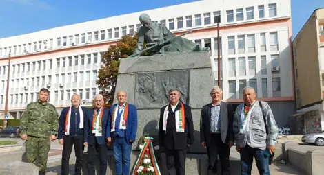 Над 1200 км. изминаха русенските офицери от запаса и резерва в памет на героите от Сръбско-българската война Над 1200 км. изминаха русенските офицери от запаса и резерва в памет на героите от Сръбско-българската война