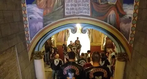 Русенски рокери почетоха с панихида загиналите си събратя