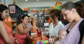 „Хеликон“ празнува пети рожден ден с приятели и цветна томбола