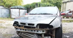 Фиат обгоря в огнено послание в квартал „Захарна фабрика“