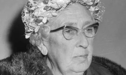 &bdquo;Измислям сюжетите за моите детективски романи, докато мия чиния. Толкова е досадно, че неволно те спохождат мисли за убийства&ldquo;