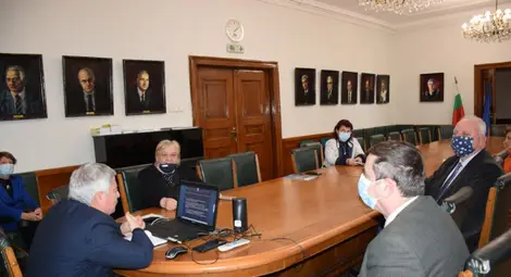 Ръководството, преподавателите и служителите в РУ с важна работна среща онлайн