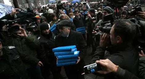 Внесоха подписката за референдума в Народното събрание Внесоха подписката за референдума в Народното събрание