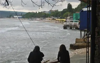 Приятели на удавницата от Рибарския плаж във Варна: 15 дни всяка вечер Катя пушеше марихуана