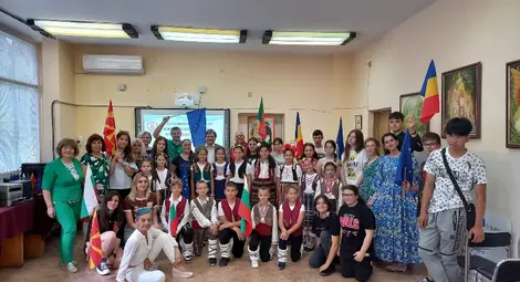 СУ &bdquo;Възраждане&ldquo; посрещна в Русе ученици и учители от Португалия, Северна Македония и Румъния /галерия/