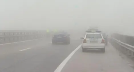 АПИ: Карайте внимателно по мокрите пътища, в два прохода има мъгла
