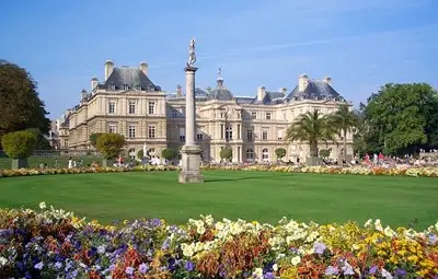 Затвориха парковете в Париж заради силни ветрове Затвориха парковете в Париж заради силни ветрове