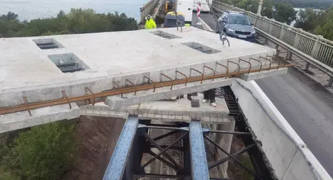 167 стоманобетонни панела тежащи колкото близо 500 автомобила са изработени досега за ремонта на Дунав мост при Русе