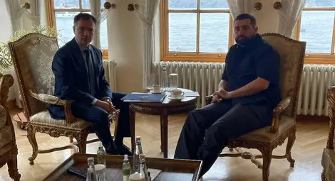 Киев се отказва от встъпване във военни съюзи и връщане на Крим и Донбас по военен път