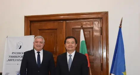 Акад. Белоев и китайският посланик Юанджун Донг обсъдиха сътрудничеството на РУ с китайски университетито училище с множество китайски университети