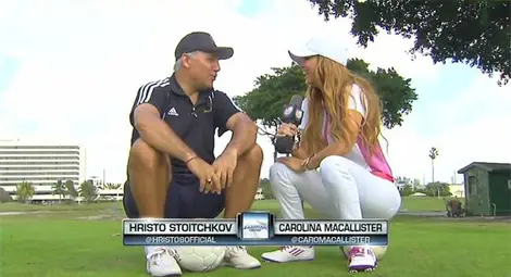 Стоичков учи хубавица на футголф
