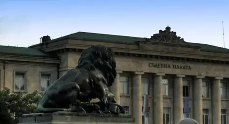 Трима ученици с присъди за откраднати сладоледи