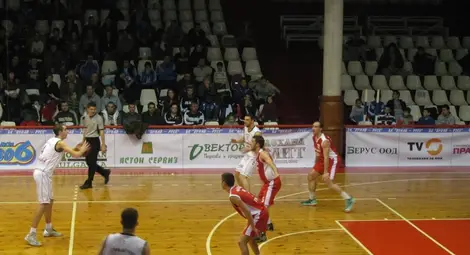Баскетболният „Дунав“ с неочаквана домакинска грешка срещу „Чавдар“ Баскетболният „Дунав“ с неочаквана домакинска грешка срещу „Чавдар“