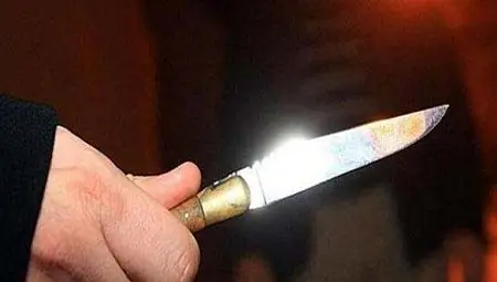 Мъж ръгал свирепо жена си след скандал за изневяра