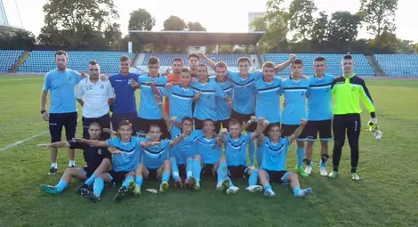 Юношите се раздадоха като изключителни бойци с 10 души при 1:1 със &bdquo;Септември&ldquo;