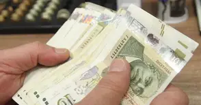 Намалява разликата между заплатите в обществения и частния сектор