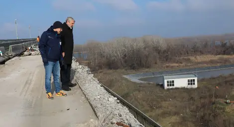 Над 40% от бетонните панели от ремонтиращия  се участък на Дунав мост вече са подменени