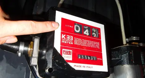 Микробус превърнат в нелегална бензиностанция Микробус превърнат в нелегална бензиностанция