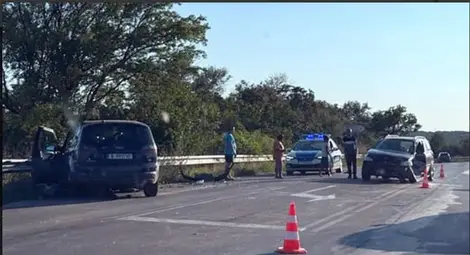 Седем души пострадаха в катастрофа заради подминат знак &bdquo;Стоп&ldquo;