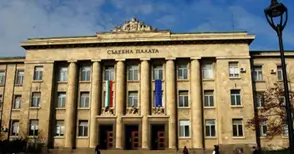 Двама приятели отиват на съд за грабеж на познат