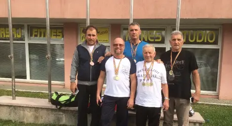 Ветераните на &bdquo;Ирис&ldquo; с шест титли от турнир в Румъния