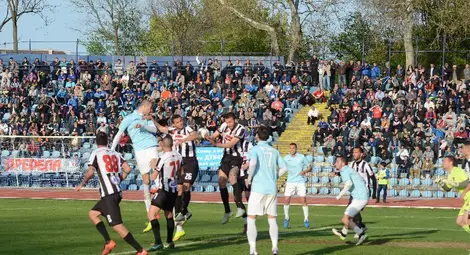 &bdquo;Дунав&ldquo; и &bdquo;Локомотив&ldquo; не се победиха в биткаджийски мач при свиреп вятър