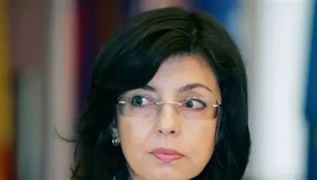 Кунева: С мораториума хвърлят прах в очите на хората