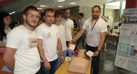 Идея от Иновативното младежко експо - дефибрилатори на ключови места в Русе Идея от Иновативното младежко експо - дефибрилатори на ключови места в Русе