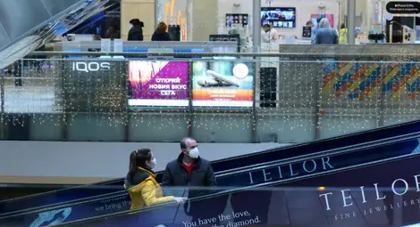 Управител на мол: Затварянето в трите седмици преди Коледа се отразява гибелно