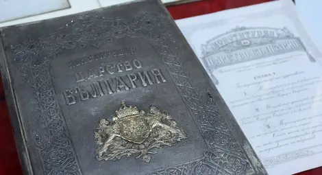 Оригиналите на четирите български конституции показаха в парламента