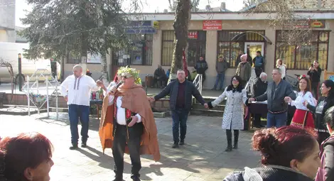 Трифон Зарезан събра селата на община Ценово с почит към традицията и празнично веселие