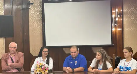 Кметът Пенчо Милков награди баскетболистките на &bdquo;Дунав Русе 2016&ldquo; за успехите им на Държавното първенство за момичета