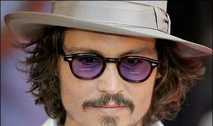 Жена ще съди Джони Деп и бодигардовете му за агресия Жена ще съди Джони Деп и бодигардовете му за агресия