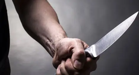 Бивш затворник подгонил с нож семейство съседи