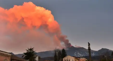 Етна изригна отново