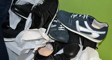 Дрехи и маратонки ментета открити в гараж в Селеметя