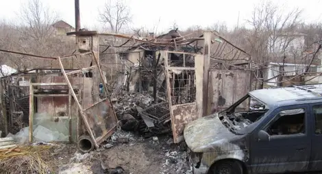 Така изглеждаше скромната виличка на възрастния мъж след пожара, който го остави буквално и без дрехи на гърба. Снимки: Архив