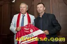 Стойчо Младенов: Останаха само хората с "червени" сърца