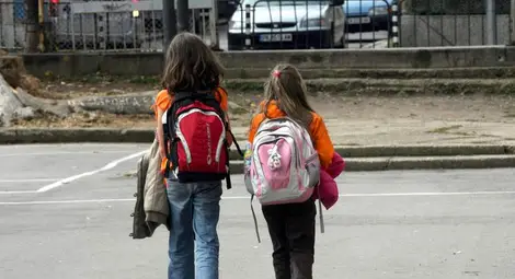 Първолаците на училище до 1 юни, петокласниците – до 15-и Първолаците на училище до 1 юни, петокласниците – до 15-и