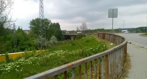 Турски ТИР падна в пропаст до Янтра