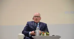 Франс Тимерманс: Не бива да оставяме други да решават съдбата ни вместо нас