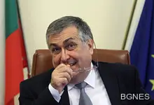 Близнашки иска от министрите си списъци на уволнените