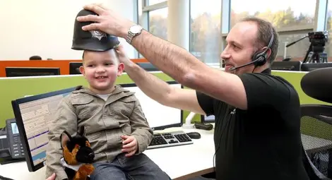 2-годишно момченце извика бърза помощ и спаси майка си