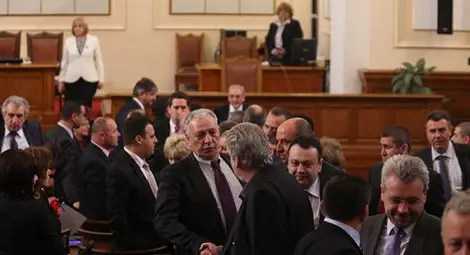 Депутатите пак си запазиха субсидията от 11 лева на глас