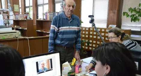 200 русенци от вчера са с електронни читателски карти