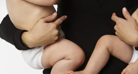 Съдебно дело разкри, че близначки са от двама различни бащи